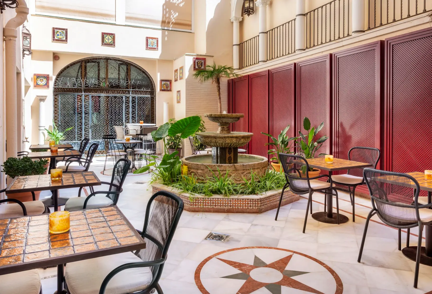 Restauracja i jedzenie w hotelu H10 Corregidor Boutique