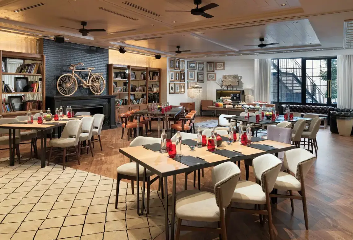Restauracja i jedzenie w hotelu H10 Metropolitan