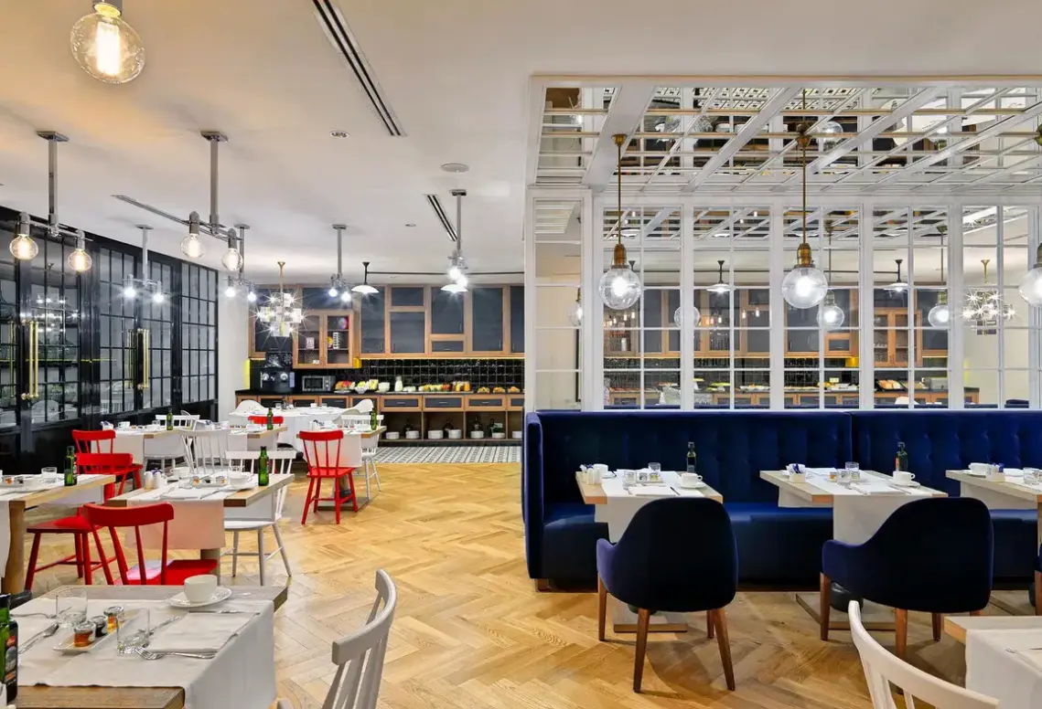 Restauracja i jedzenie w hotelu H10 Metropolitan