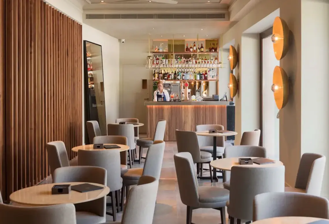 Restauracja i jedzenie w hotelu H10 Palacio Colomera