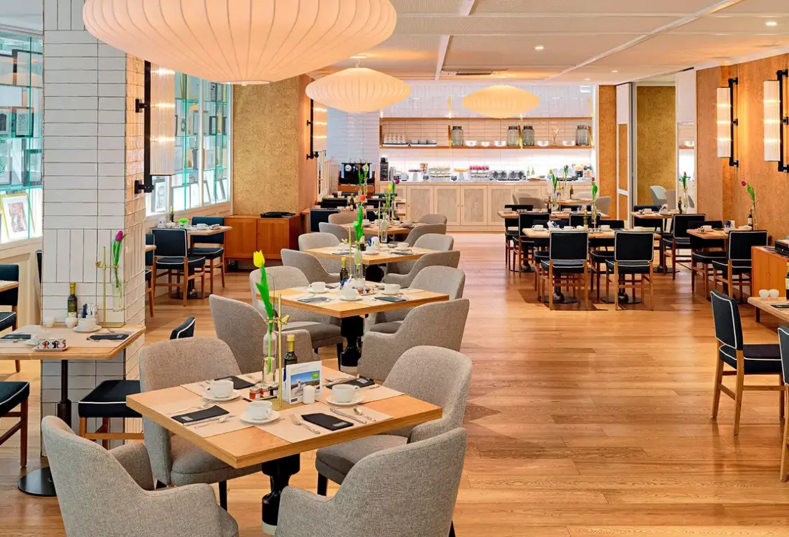 Restauracja i jedzenie w hotelu H10 Puerta de Alcalá