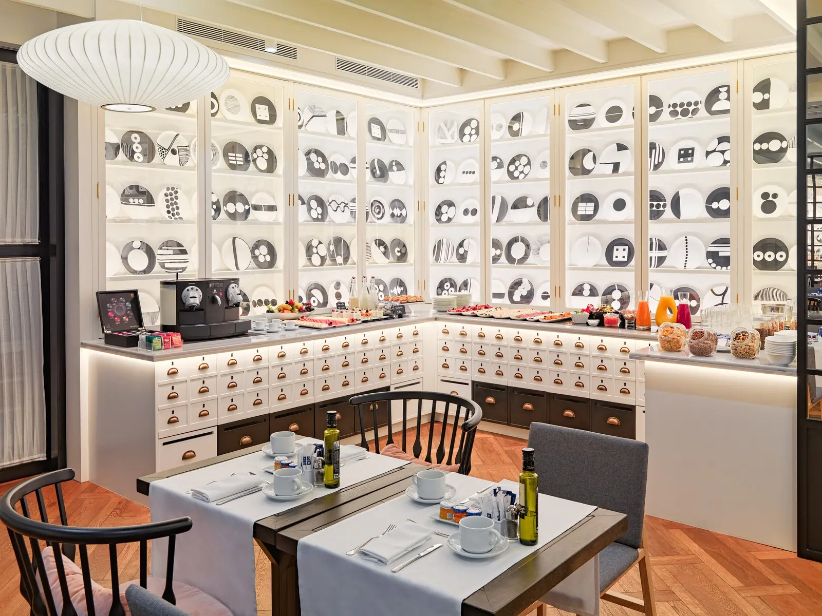 Restauracja i jedzenie w hotelu H10 Universitat