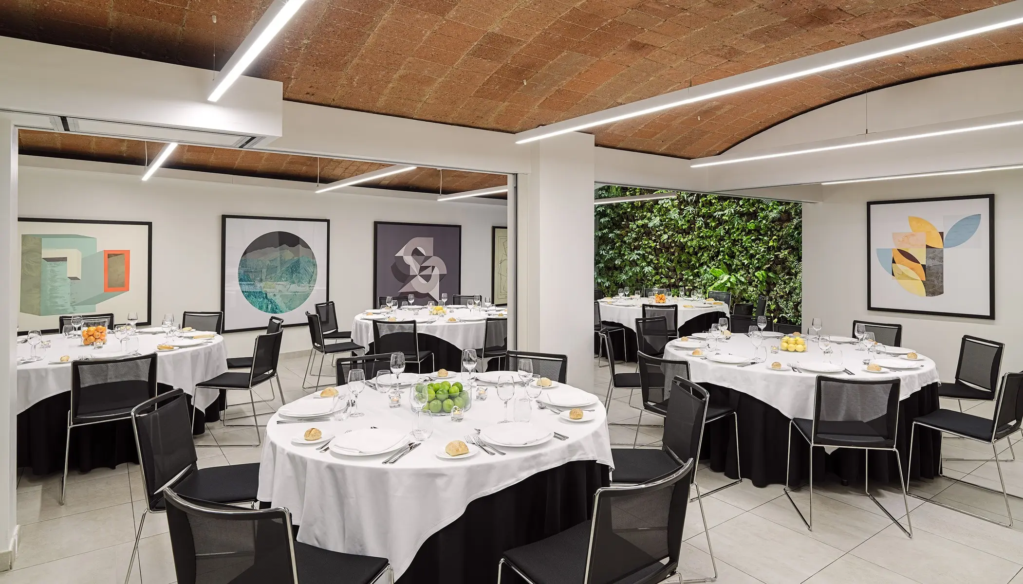 Restauracja i jedzenie w hotelu H10 Universitat