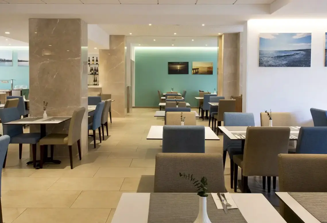 Restauracja i jedzenie w hotelu Harmony Bay Hotel