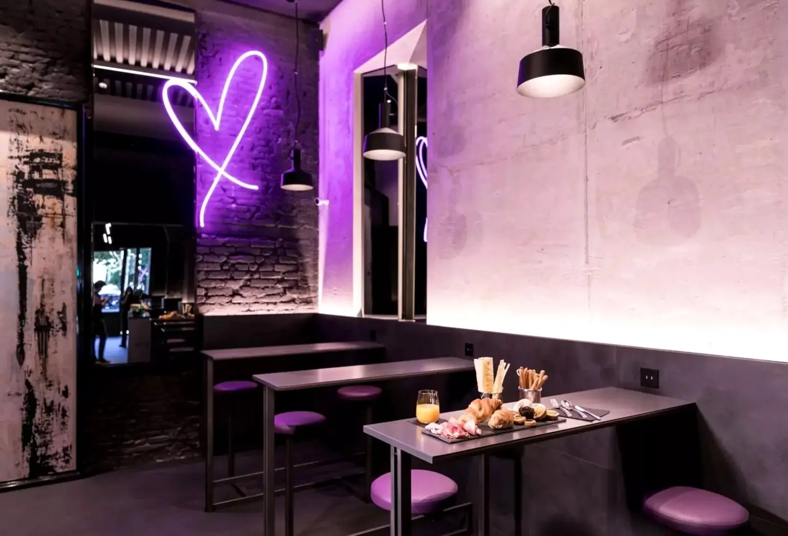 Restauracja i jedzenie w hotelu Heart Hotel Milano