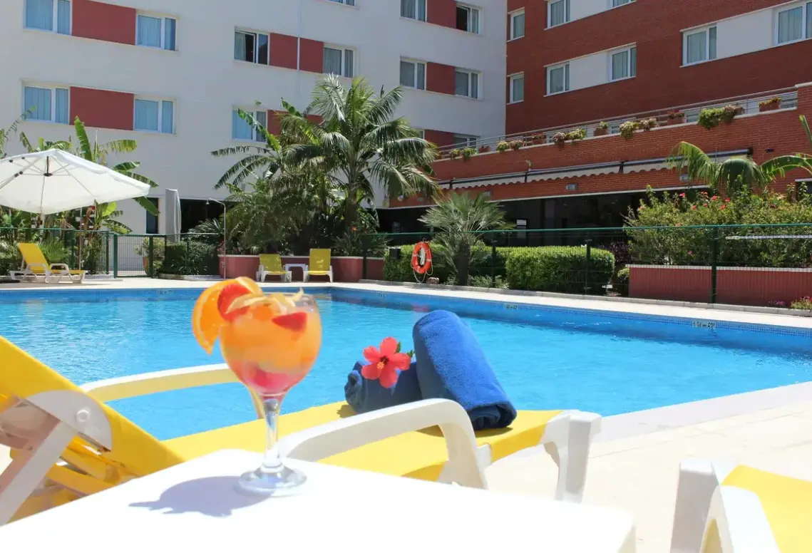 Basen w hotelu Hilton Garden Inn Malaga