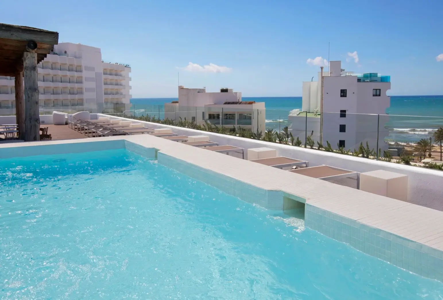 Basen w hotelu HM Balanguera Beach – Adults Only