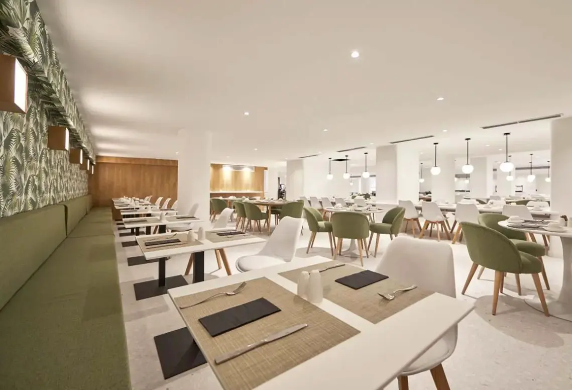 Restauracja i jedzenie w hotelu HM Dunas Blancas