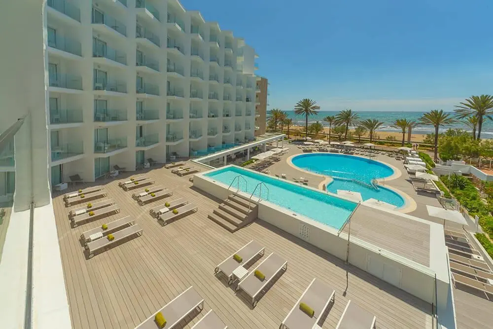 Basen w hotelu HM Tropical