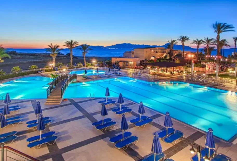 Basen w hotelu Horizon Beach