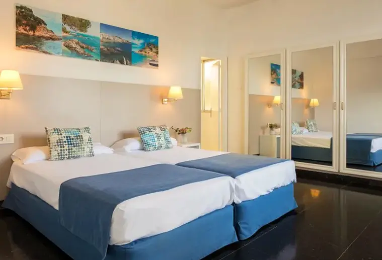 Pokój w hotelu Htop Caleta Palace