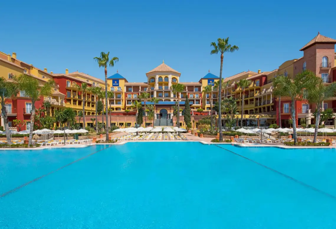 Basen w hotelu Iberostar Waves Málaga Playa