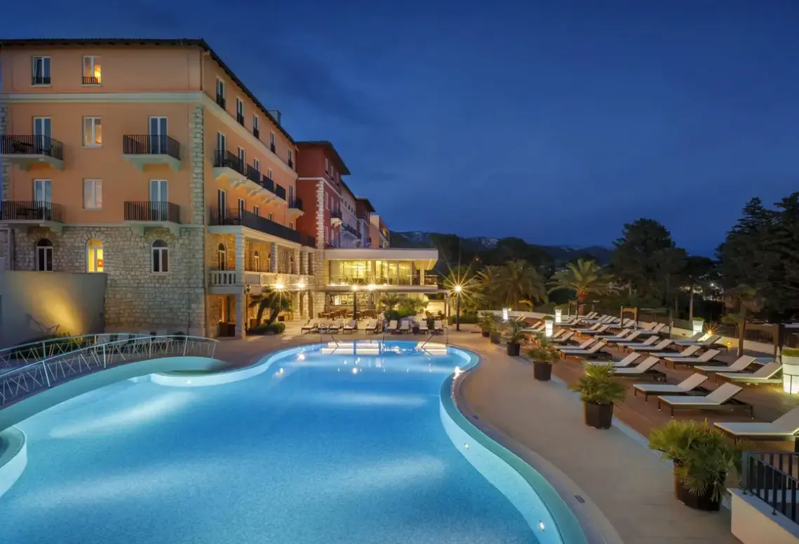 Basen w hotelu Imperial Heritage Hotel, Valamar Collection