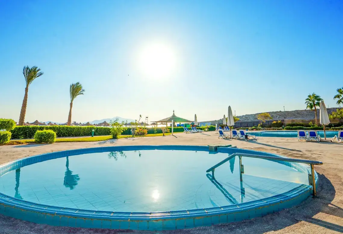 Basen w hotelu Ivy Cyrene Sharm