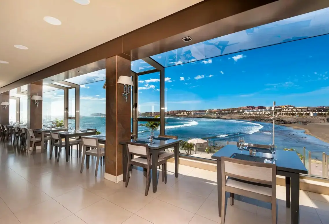 Restauracja i jedzenie w hotelu KN Hotel Arenas del Mar
