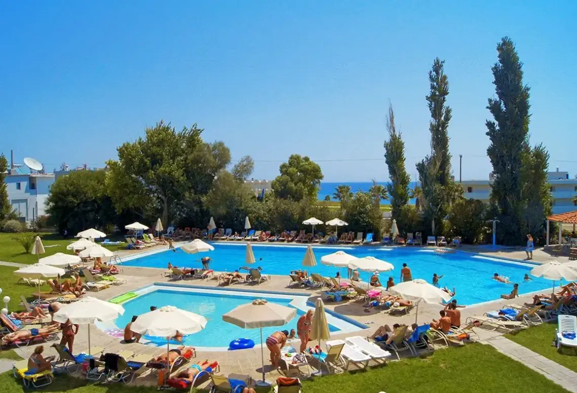 Basen w hotelu Kolymbia Sky