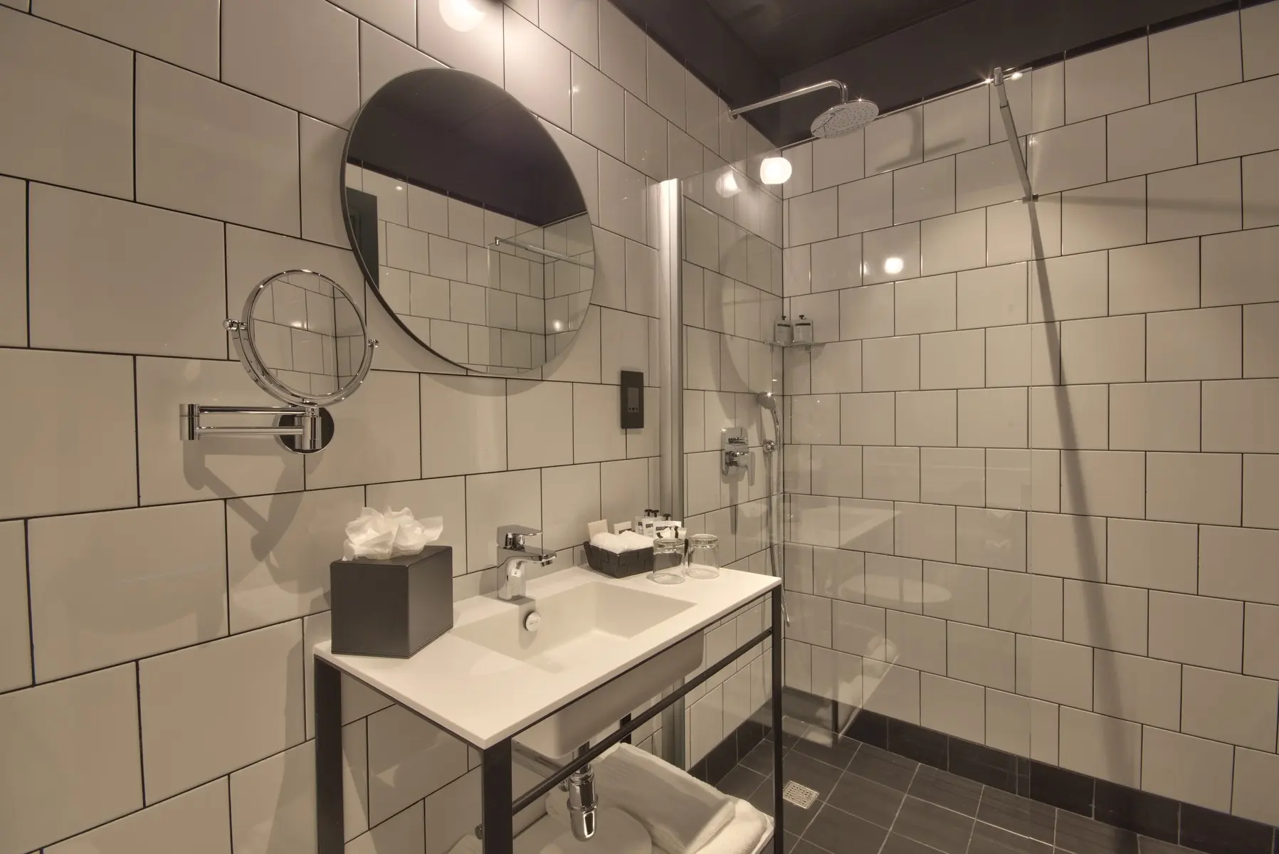 La Falconeria — LA FALCONERIA