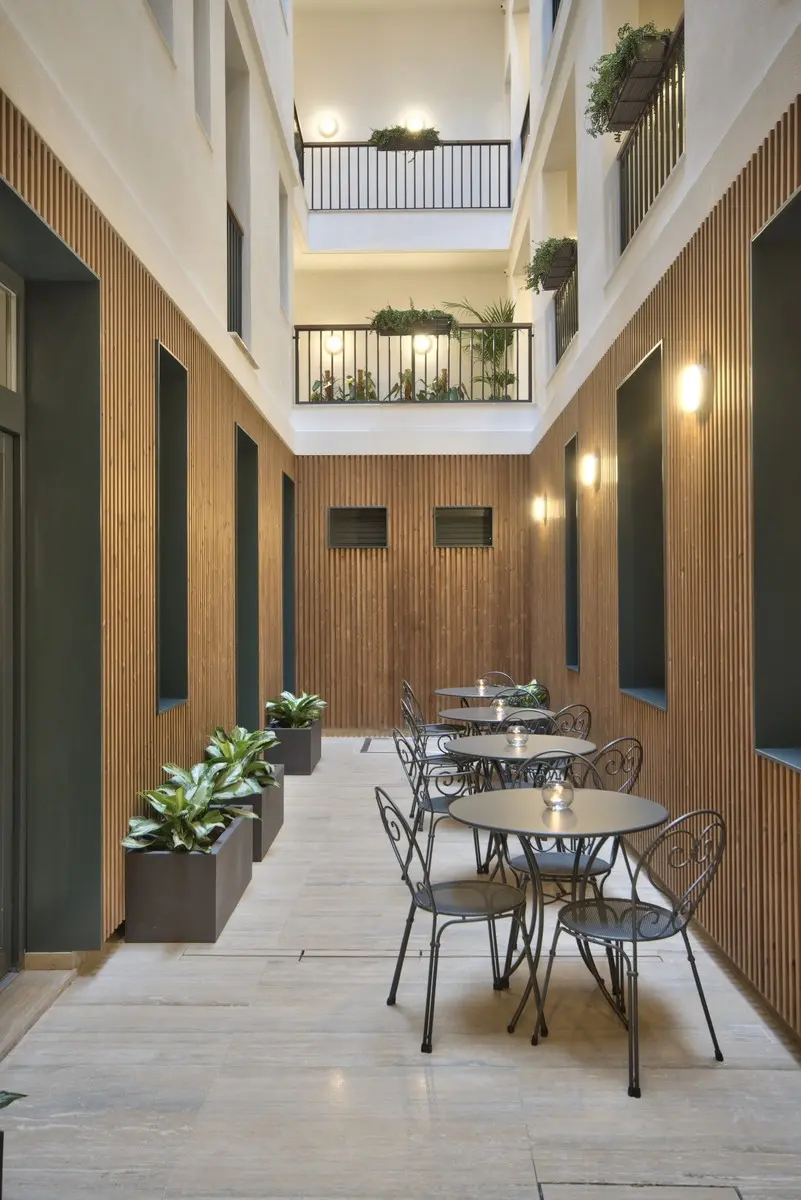 La Falconeria — LA FALCONERIA