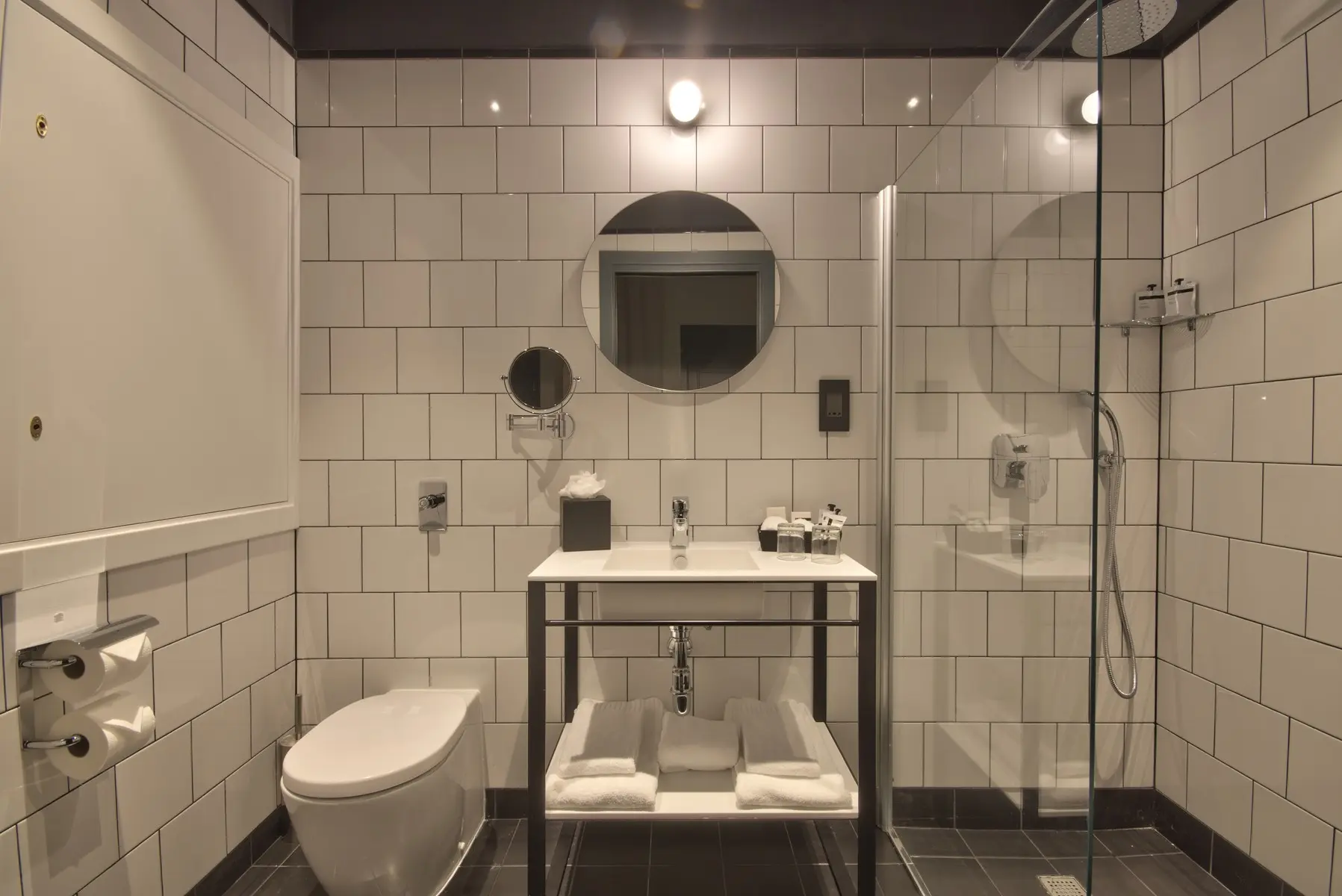 La Falconeria — LA FALCONERIA