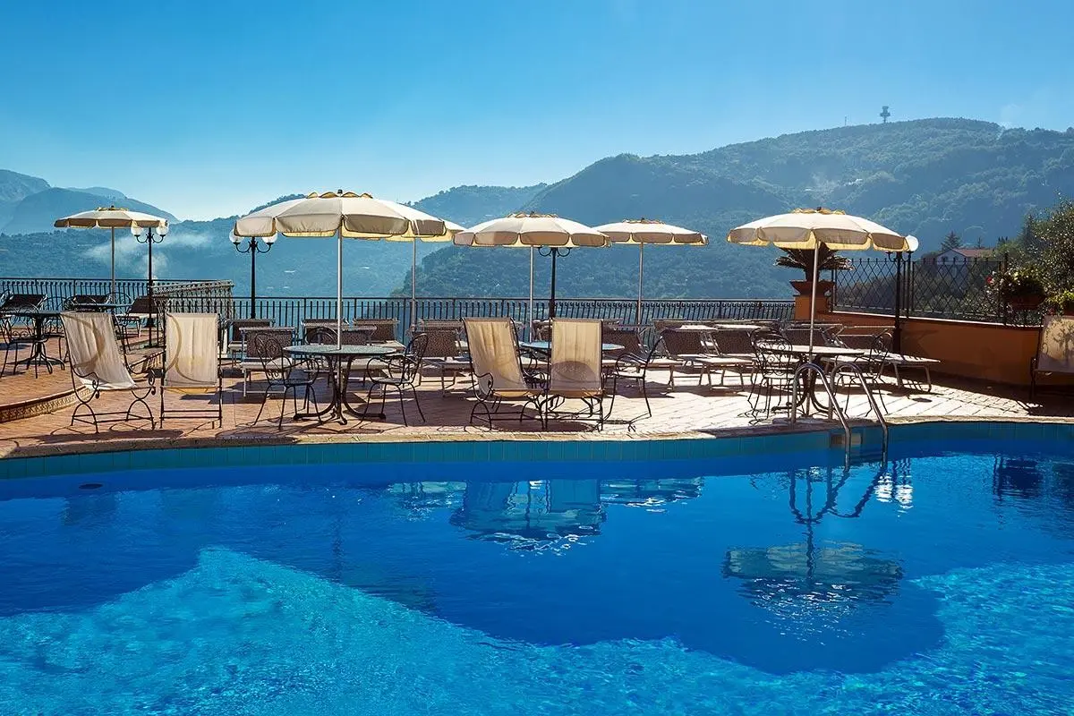 La Vue D’Or — LA VUE D'OR