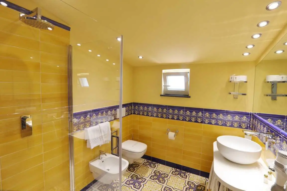 La Vue D’Or — LA VUE D'OR