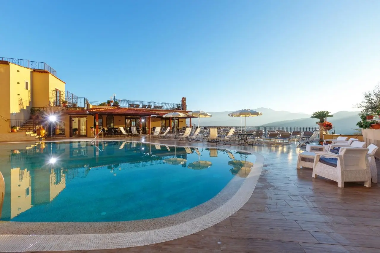 La Vue D’Or — LA VUE D'OR