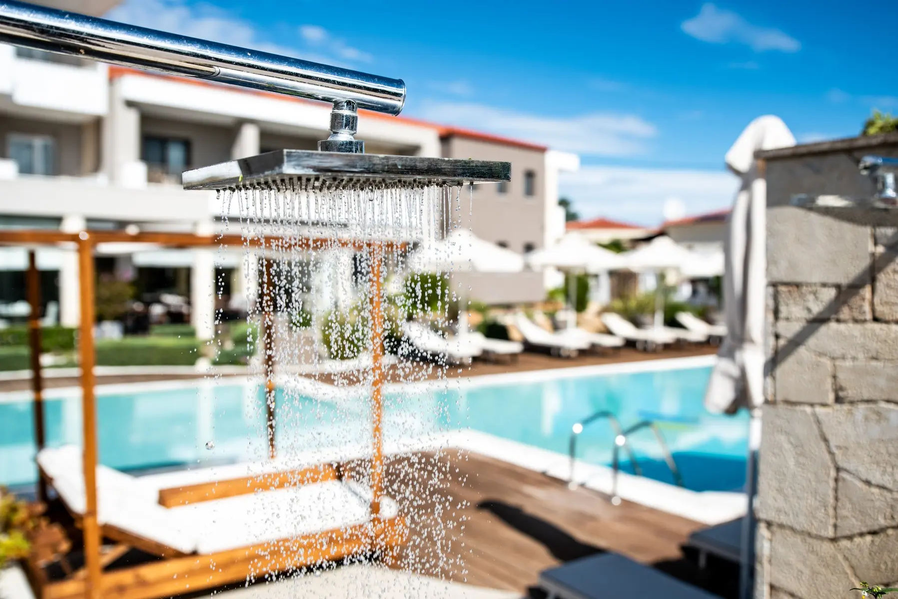 Basen w hotelu Lagaria Hotel & Apartments