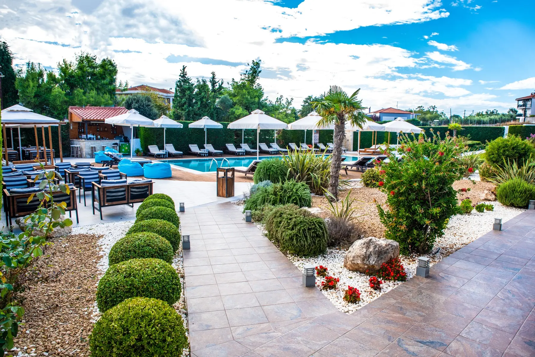 Basen w hotelu Lagaria Hotel & Apartments