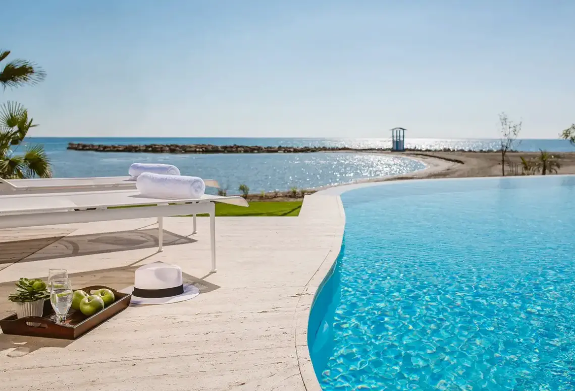 Basen w hotelu Lebay Beach Hotel