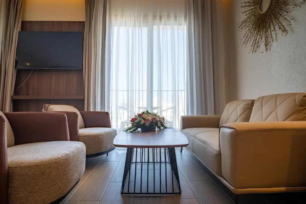 Leonardo Boutique Hotel — LEONARDO BOUTIQUE HOTEL LARNACA