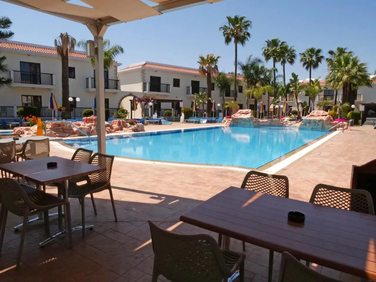 Loutsiana Hotel Apartments — LOUTSIANA