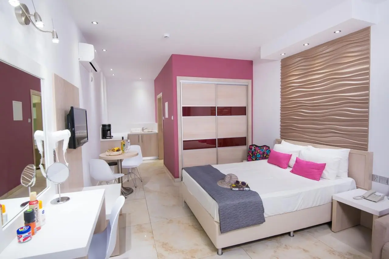 Loutsiana Hotel Apartments — LOUTSIANA