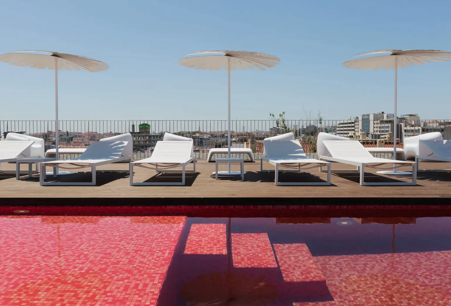 Basen w hotelu Lumen Lisboa