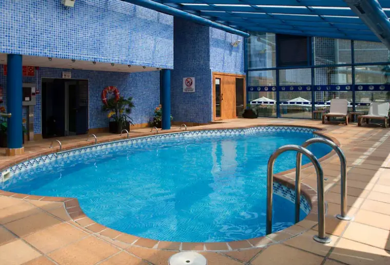 Basen w hotelu Madeira Centro