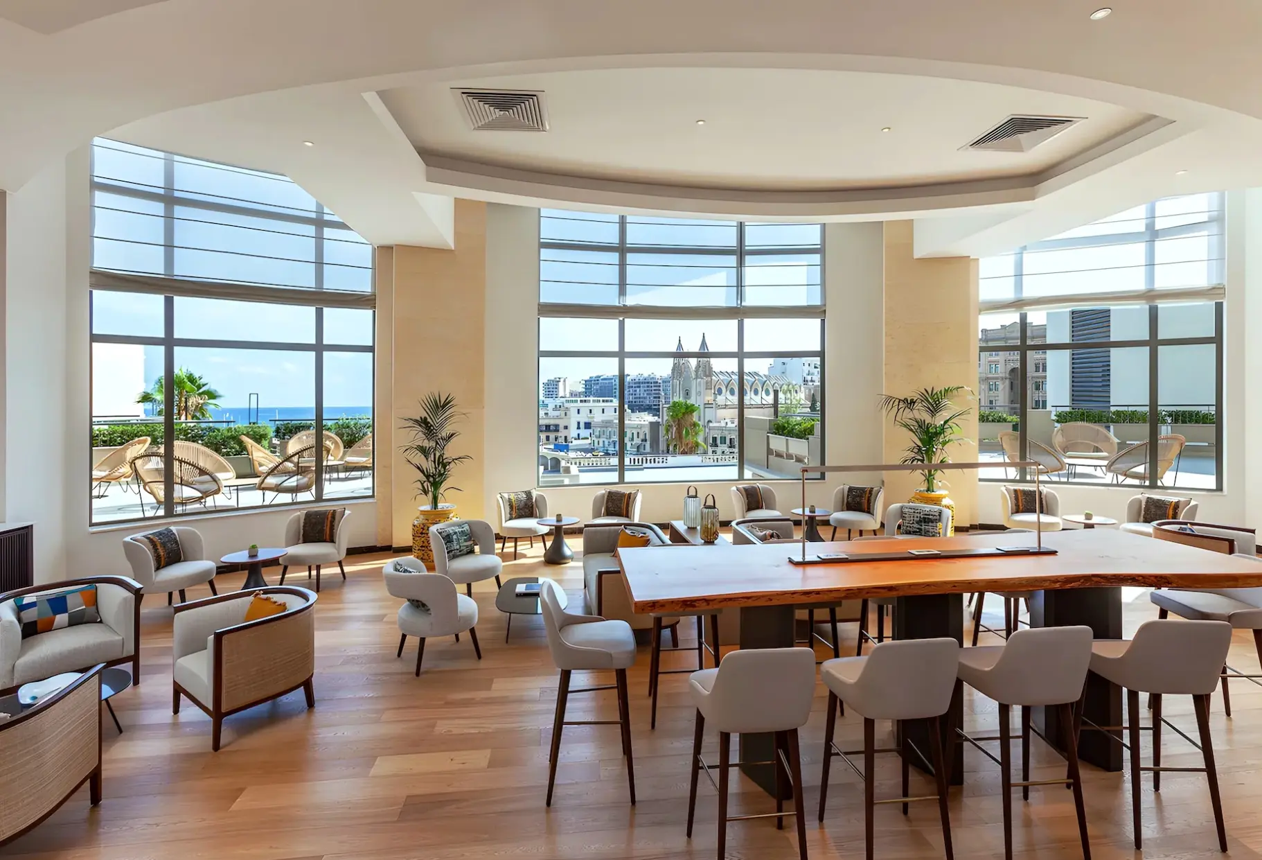 Restauracja i jedzenie w hotelu Malta Marriott Resort & Spa