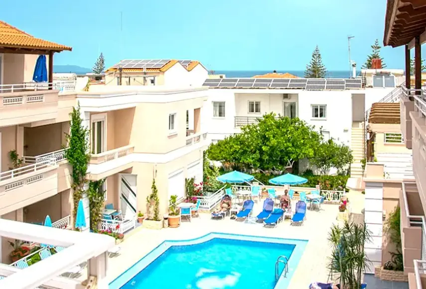 Basen w hotelu Mastorakis Village