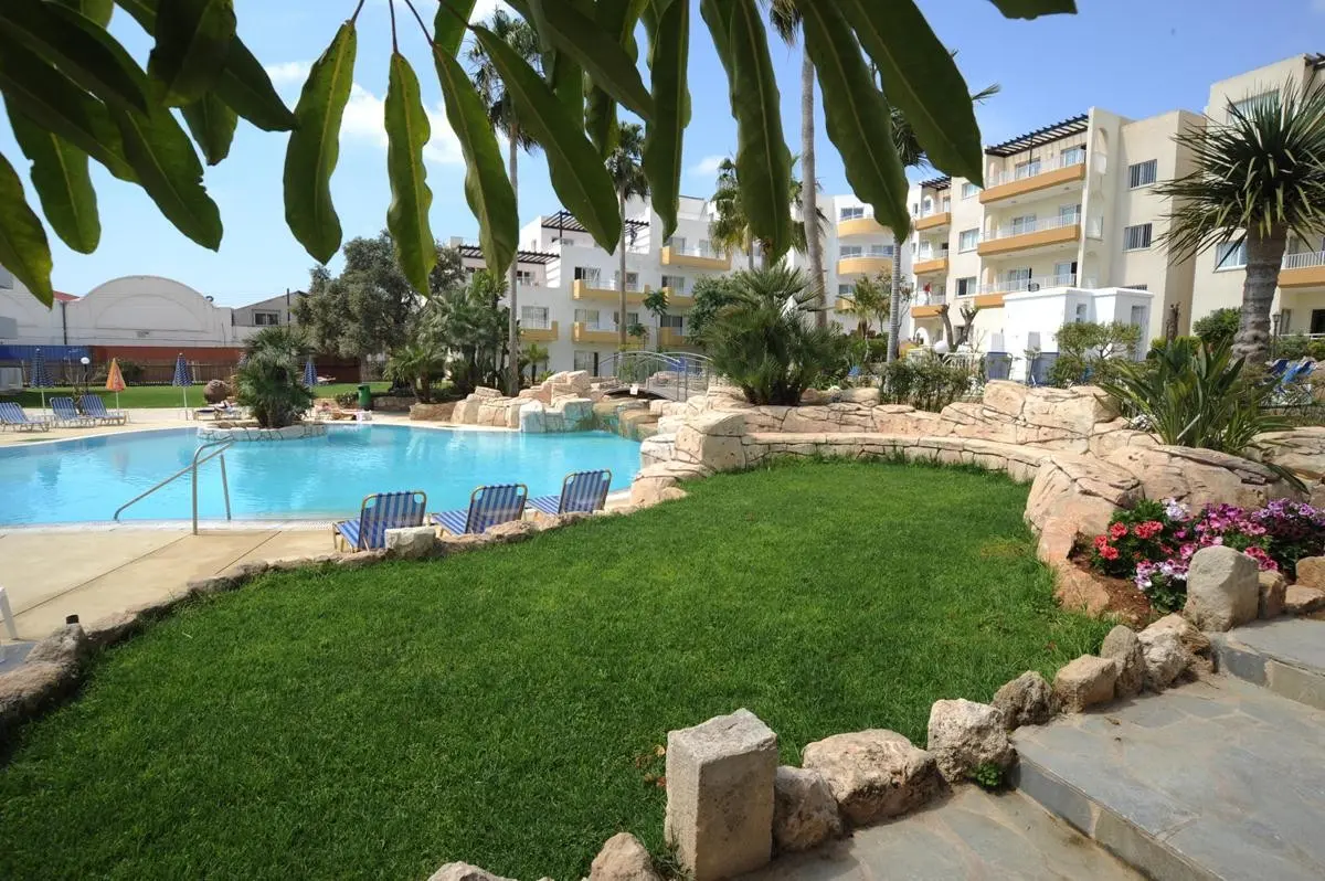 Mayfair Hotel & Gardens — MAYFAIR GARDENS