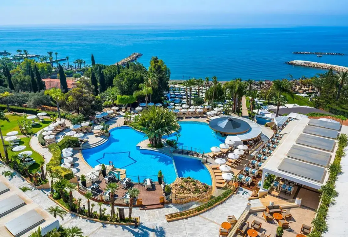 Basen w hotelu Mediterranean Beach
