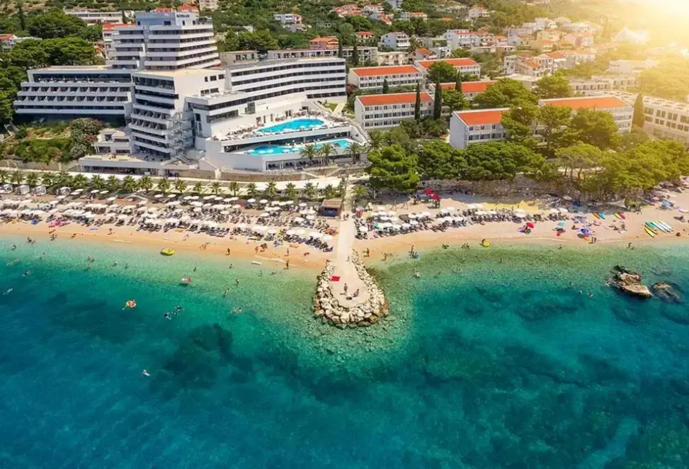 Plaża przy hotelu Medora Auri Family Beach Resort