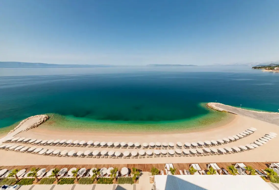 Plaża przy hotelu Medora Auri Family Beach Resort