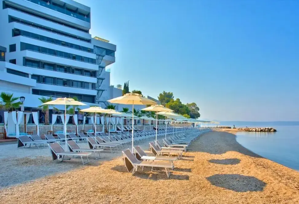 Plaża przy hotelu Medora Auri Family Beach Resort