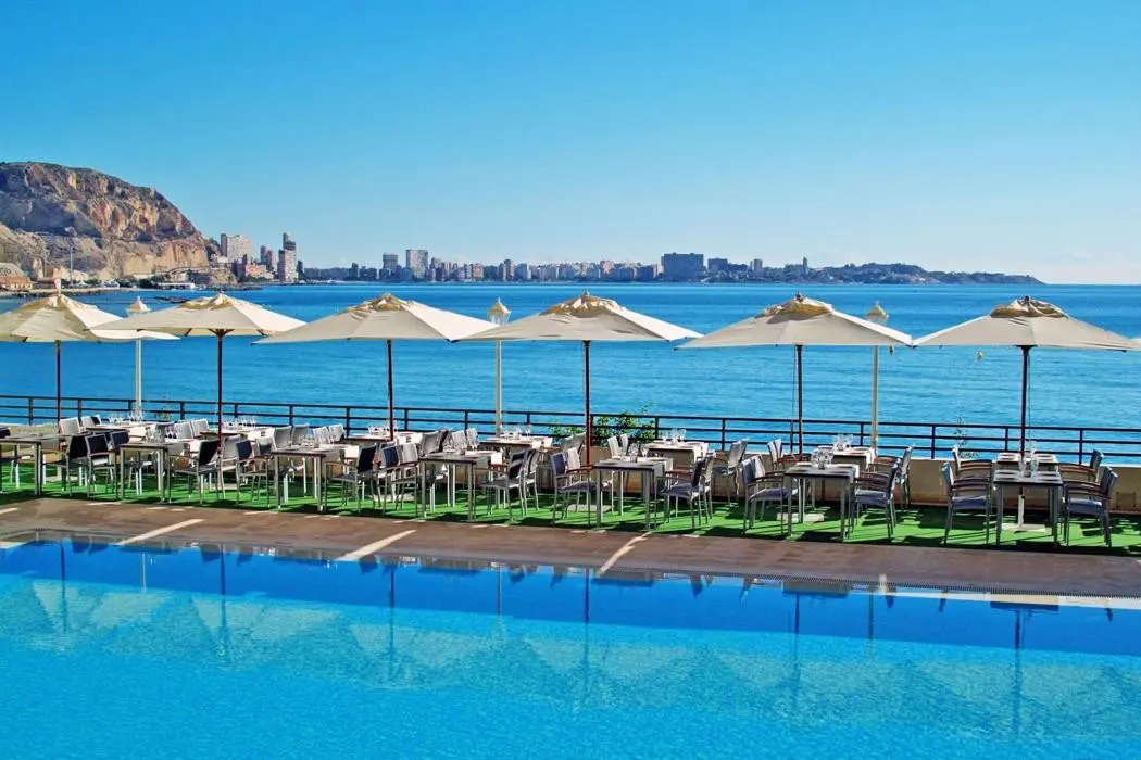 Basen w hotelu Meliá Alicante