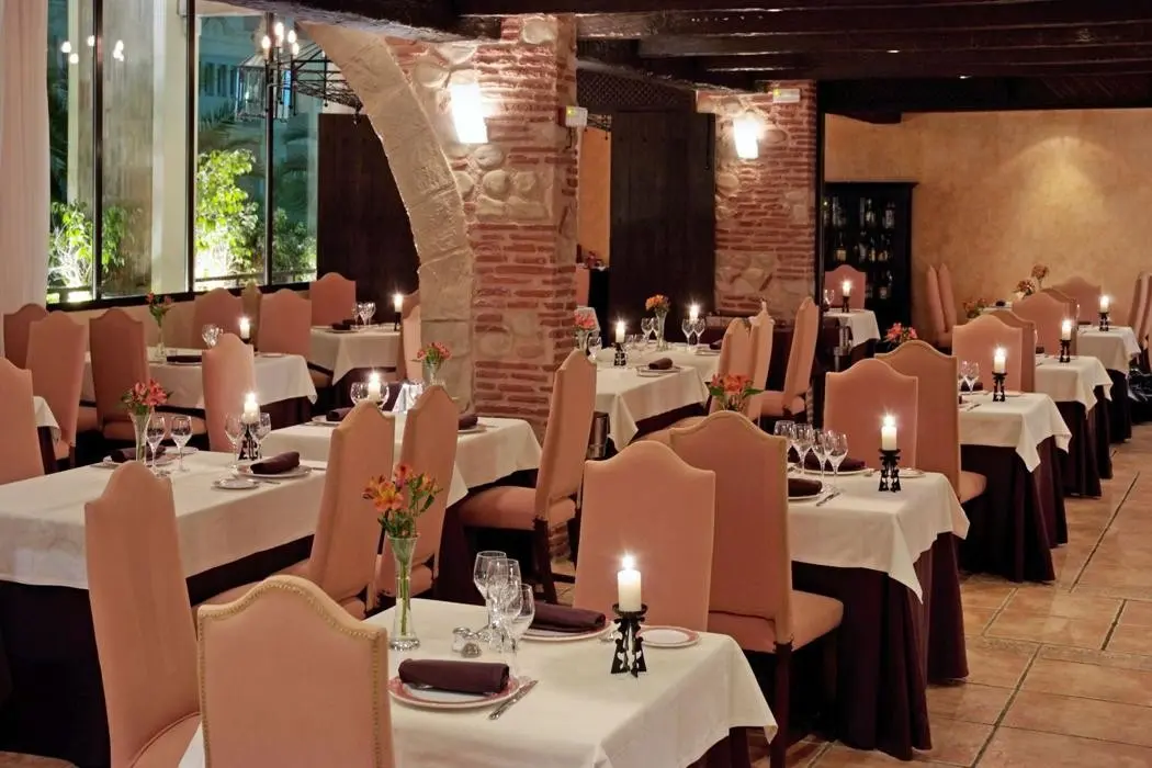 Restauracja i jedzenie w hotelu Meliá Alicante
