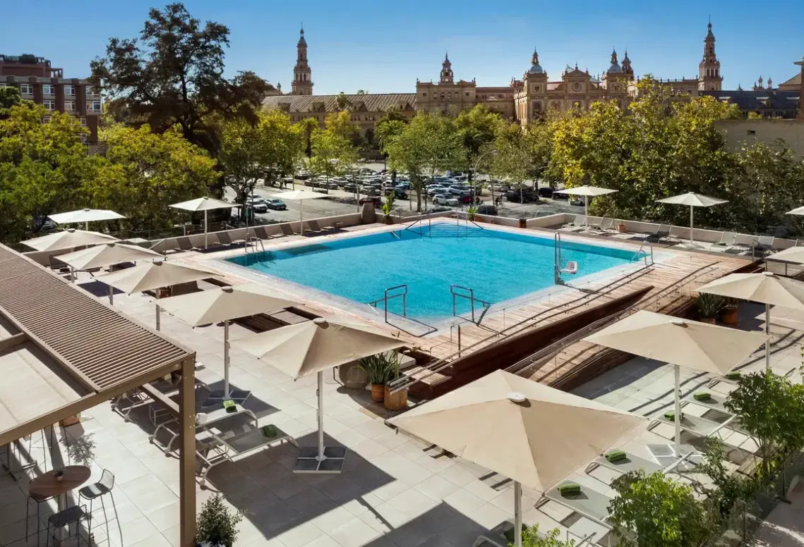 Basen w hotelu Meliá Sevilla