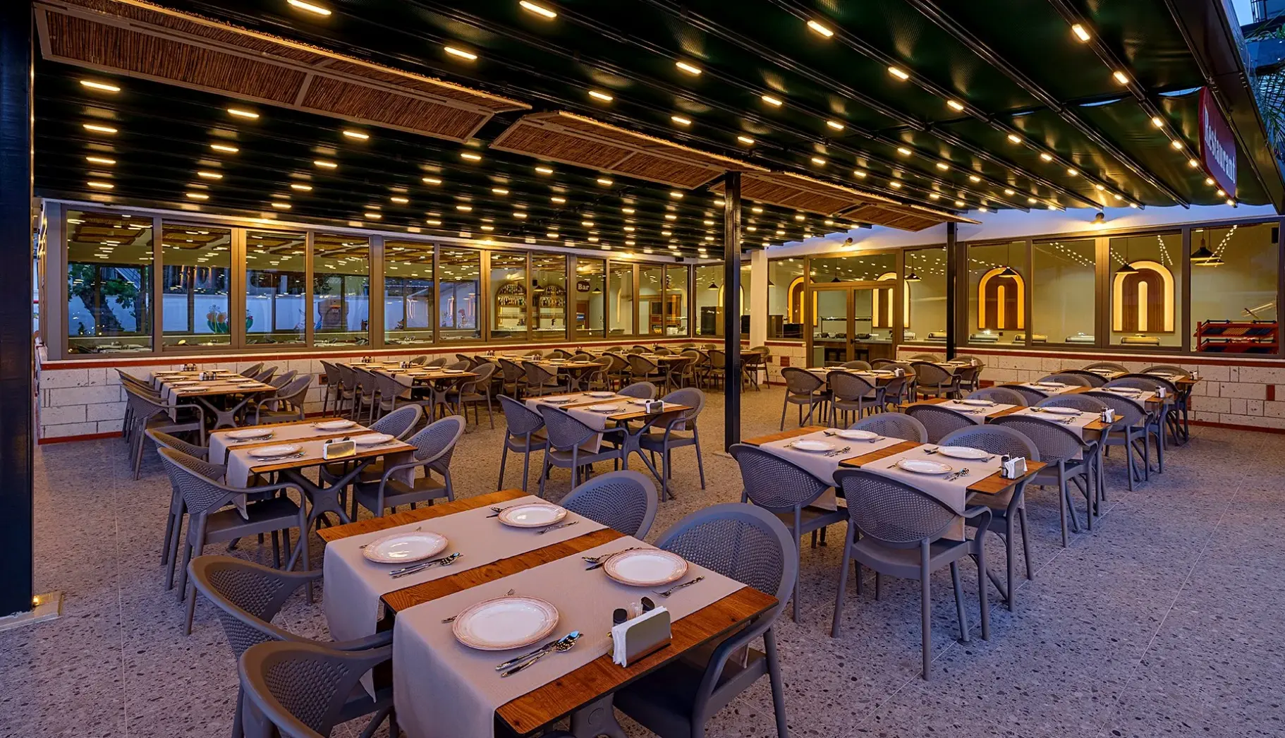 Restauracja i jedzenie w hotelu Monk Resort