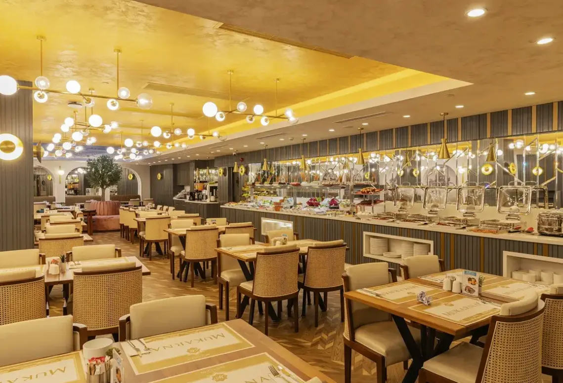 Restauracja i jedzenie w hotelu Mukarnas Pera