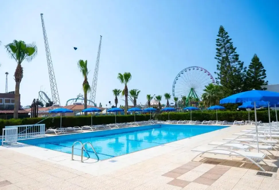 Basen w hotelu Napa Jay Hotel