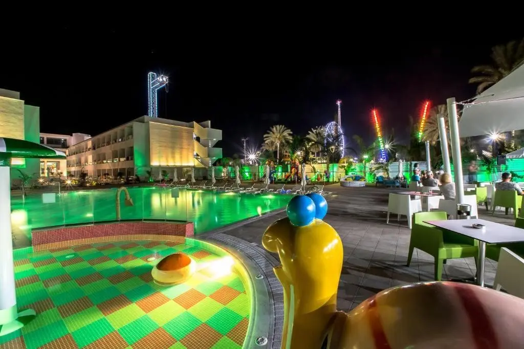 Nicholas Color Hotel — NICHOLAS COLOR