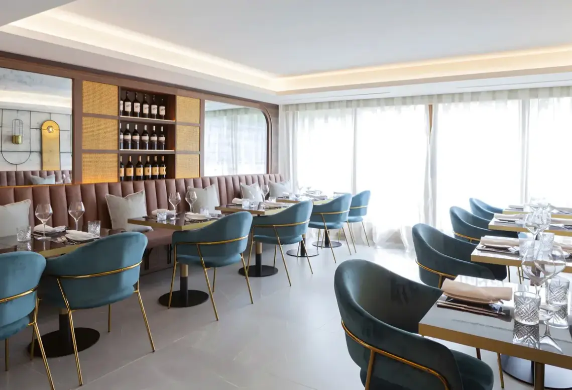 Restauracja i jedzenie w hotelu Nivia Born Boutique