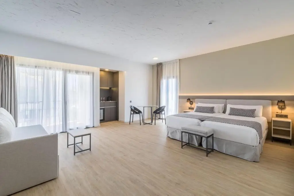 Occidental Puerto Banús — OCCIDENTAL PUERTO BANUS